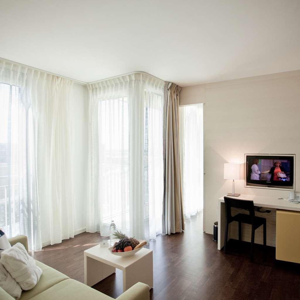 Falkensteiner Family Hotel Diadora Petrcane Room photo A typical room at the hotel