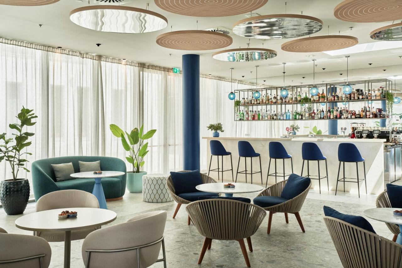Falkensteiner Family Hotel Diadora Petrcane Exterior photo The interior of the bar