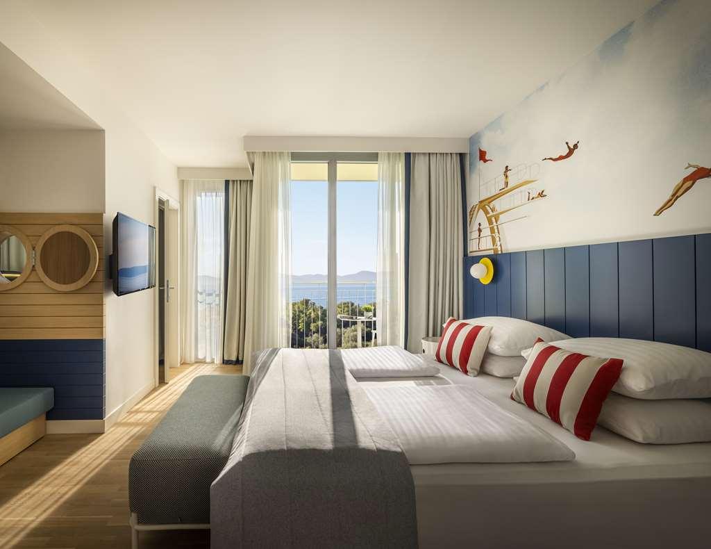 Falkensteiner Family Hotel Diadora Petrcane Room photo Family room