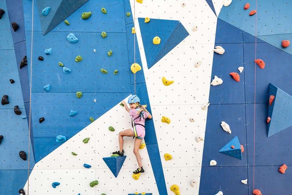 Falkensteiner Family Hotel Diadora Petrcane Facilities photo Climbing wall